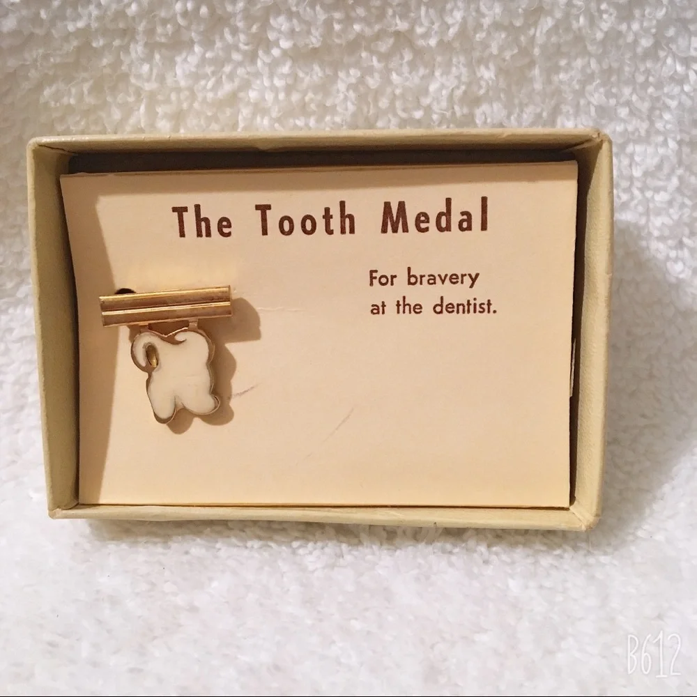 Tooth Medal for Bravery Brushing No Cavities Kids Dentist Pin RED BANNER